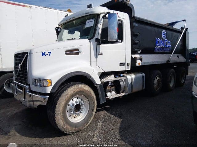 2020 VOLVO VHD 2
