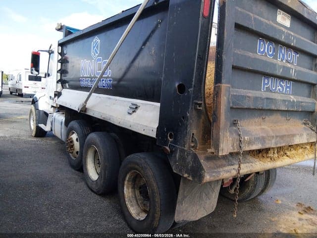2020 VOLVO VHD 3
