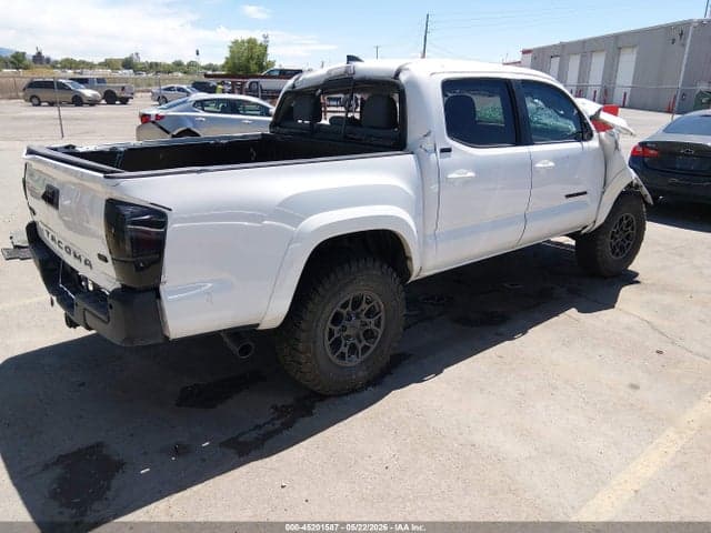 2017 TOYOTA TACOMA SR5 V6 4