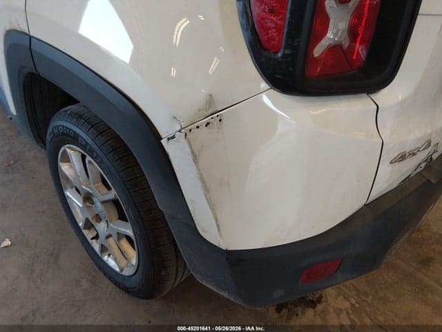 2023 JEEP RENEGADE LATITUDE 4X4 6