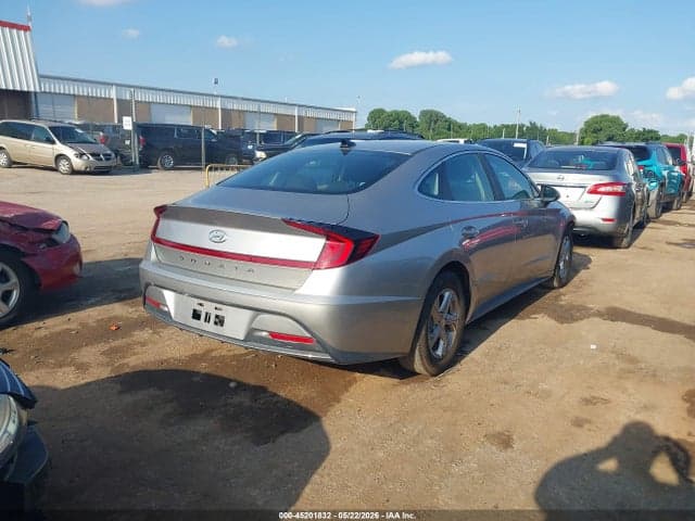 2021 HYUNDAI SONATA SE 4
