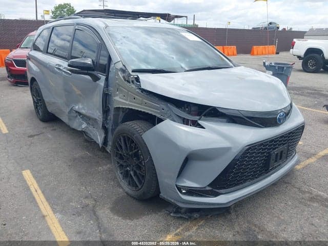 2025 TOYOTA SIENNA XSE 1