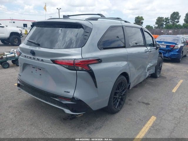 2025 TOYOTA SIENNA XSE 4