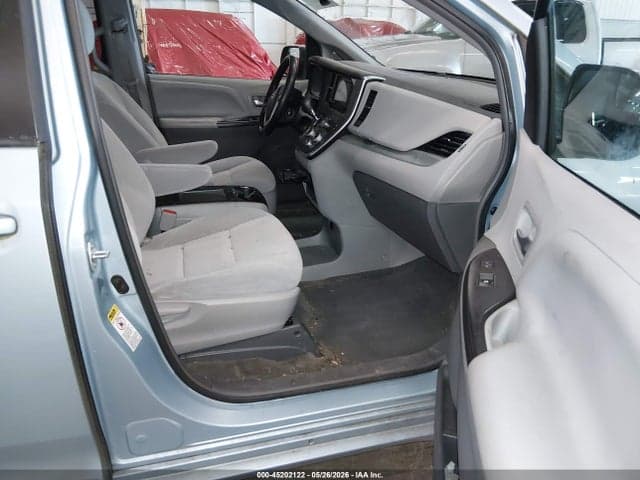 2017 TOYOTA SIENNA LE 8 PASSENGER 5