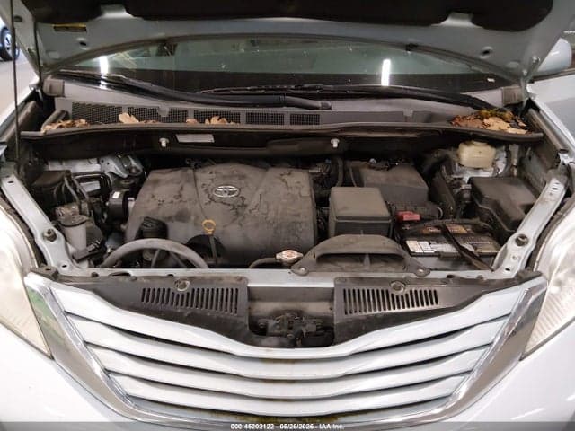 2017 TOYOTA SIENNA LE 8 PASSENGER 10