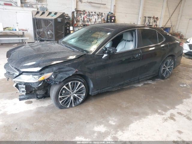 2018 TOYOTA CAMRY SE 2