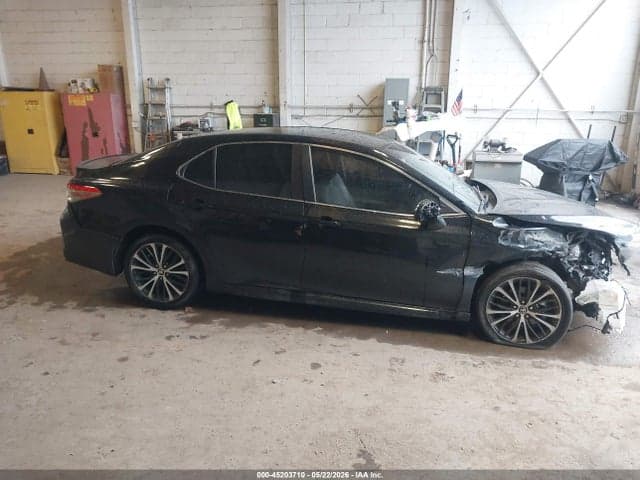 2018 TOYOTA CAMRY SE 13