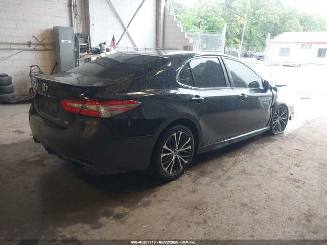 2018 TOYOTA CAMRY SE 4
