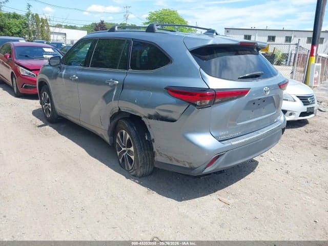 2021 TOYOTA HIGHLANDER XLE 3