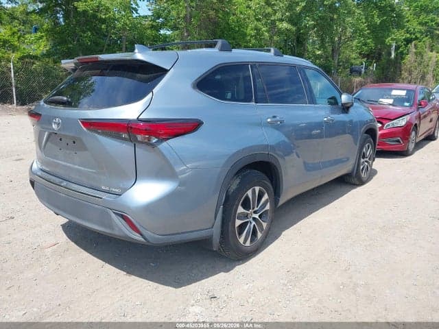 2021 TOYOTA HIGHLANDER XLE 4