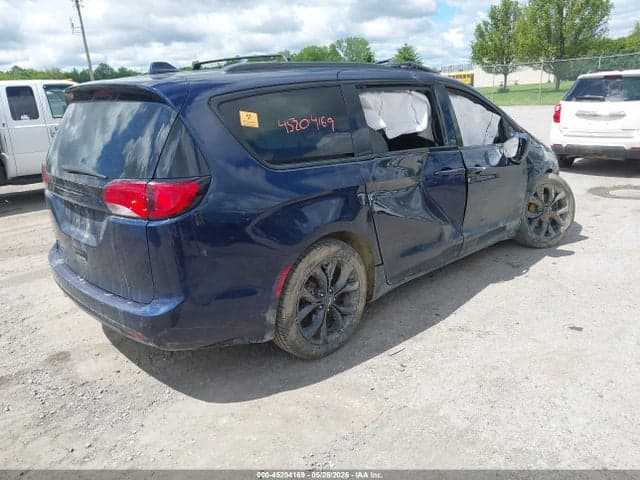 2020 CHRYSLER PACIFICA TOURING L 4