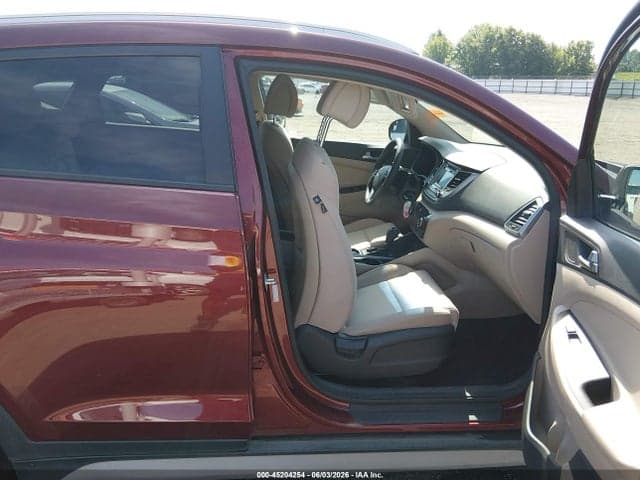 2017 HYUNDAI TUCSON SE 5