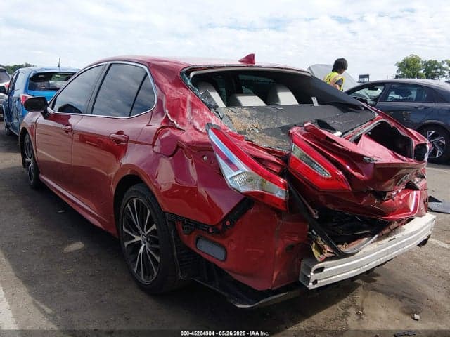 2020 TOYOTA CAMRY SE 3