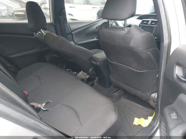 2020 TOYOTA PRIUS LE 8