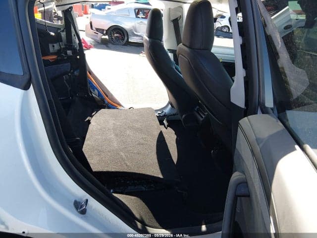 2026 TESLA MODEL Y 8