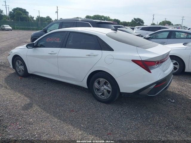 2025 HYUNDAI ELANTRA SE 3