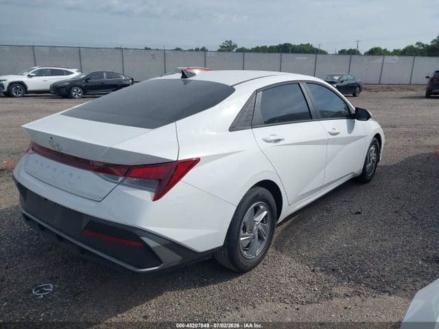 2025 HYUNDAI ELANTRA SE 4