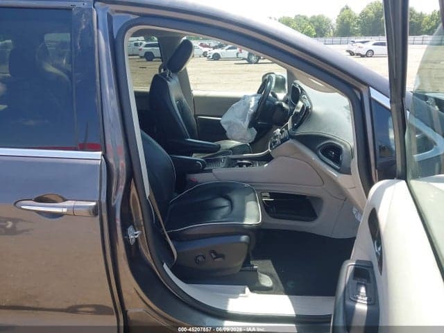 2022 CHRYSLER PACIFICA LIMITED 5