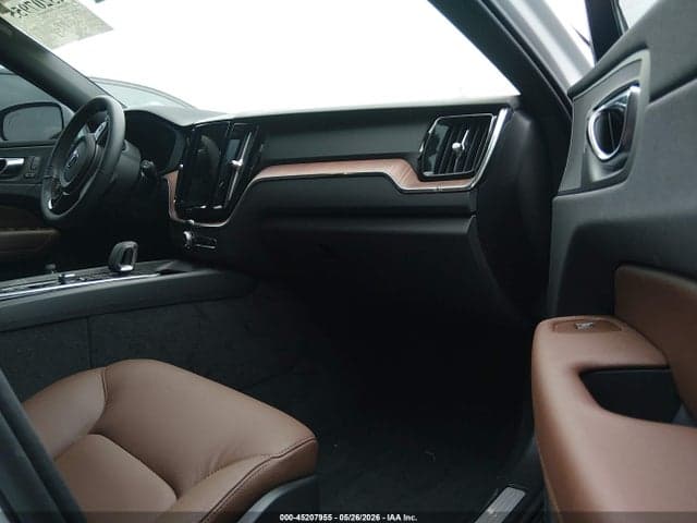 2025 VOLVO XC60 B5 PLUS 5