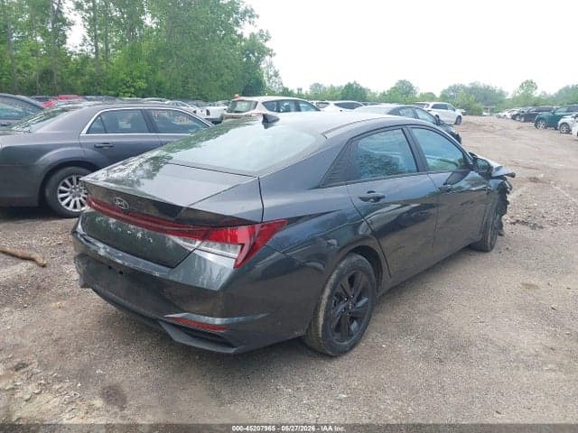 2022 HYUNDAI ELANTRA SEL 4