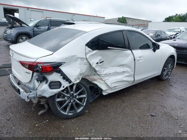 2018 MAZDA MAZDA3 TOURING 4