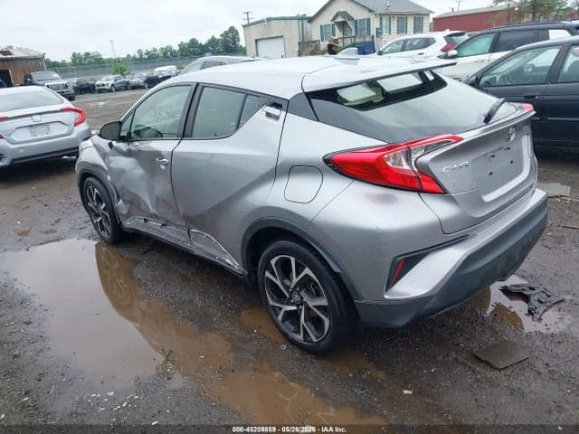 2019 TOYOTA C-HR XLE 3