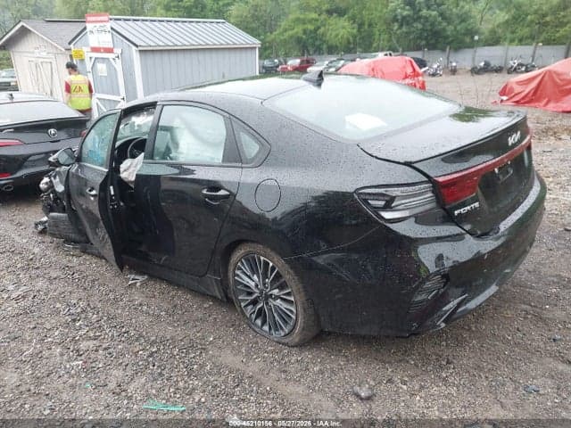 2023 KIA FORTE GT-LINE 3