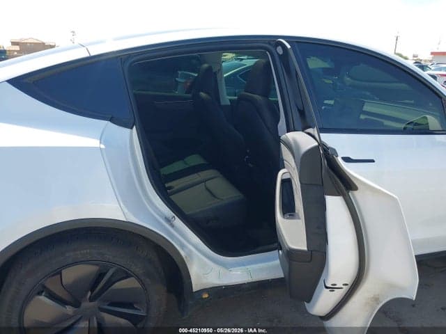 2026 TESLA MODEL Y 8