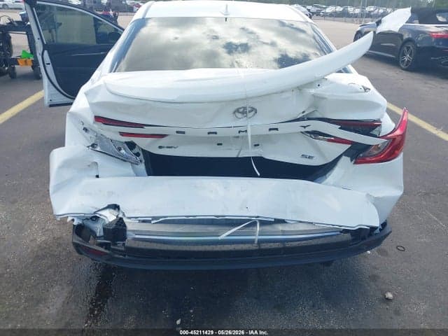 2025 TOYOTA CAMRY SE 6