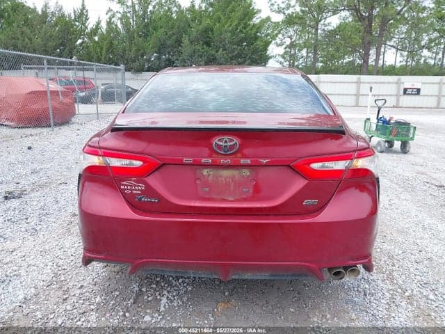 2018 TOYOTA CAMRY SE 16