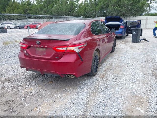 2018 TOYOTA CAMRY SE 4
