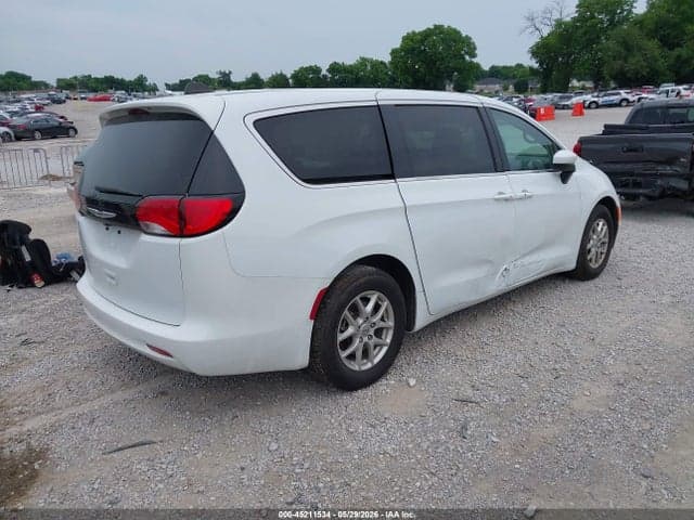 2023 CHRYSLER VOYAGER LX 4