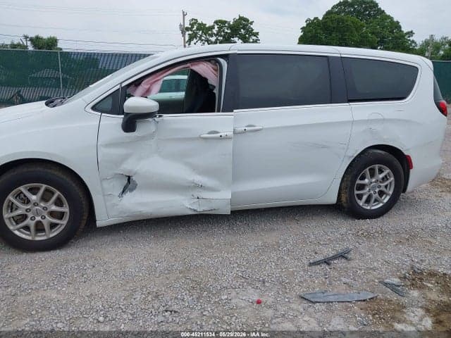 2023 CHRYSLER VOYAGER LX 6