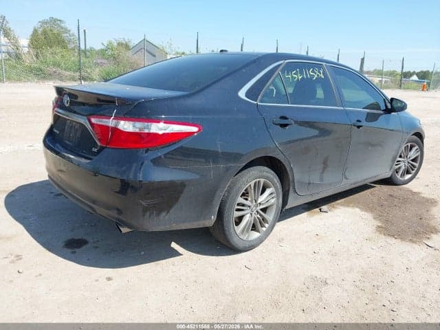 2017 TOYOTA CAMRY SE 4