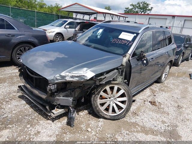 2018 VOLVO XC90 T6 MOMENTUM 2