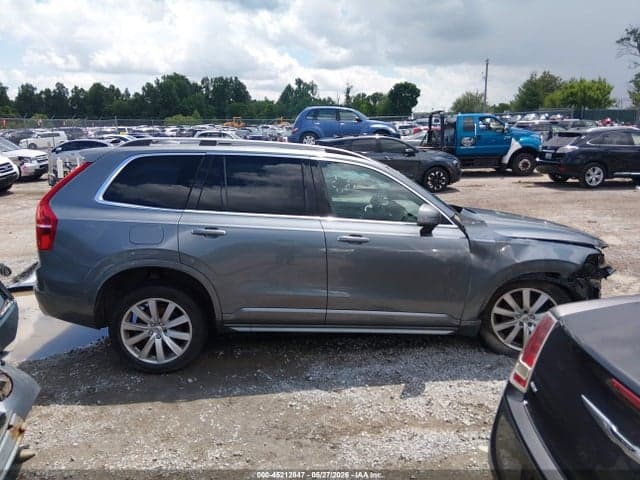2018 VOLVO XC90 T6 MOMENTUM 14