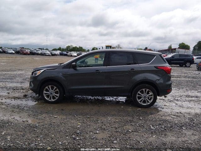 2019 FORD ESCAPE SE 14