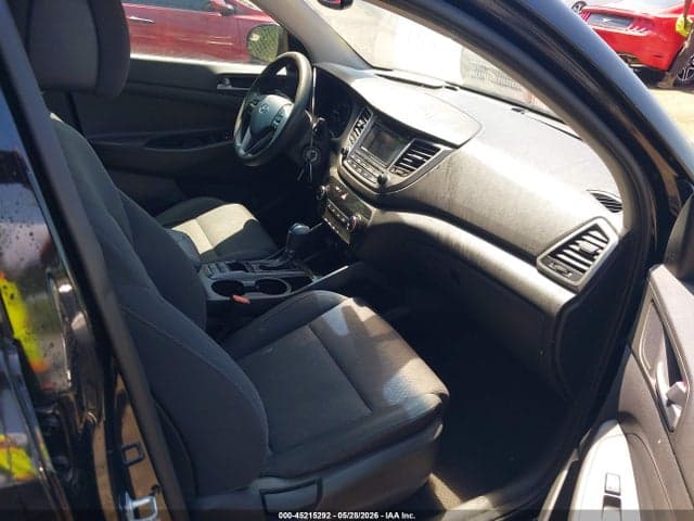 2017 HYUNDAI TUCSON SE 5