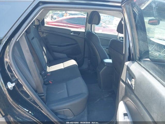 2017 HYUNDAI TUCSON SE 8