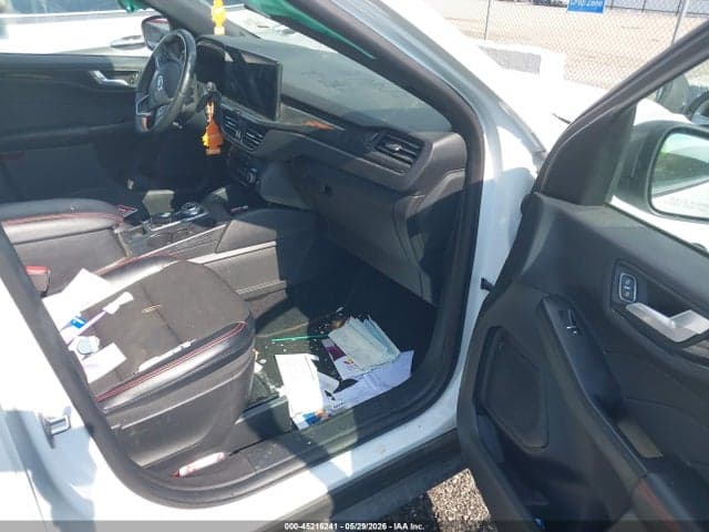 2023 FORD ESCAPE ST-LINE 5