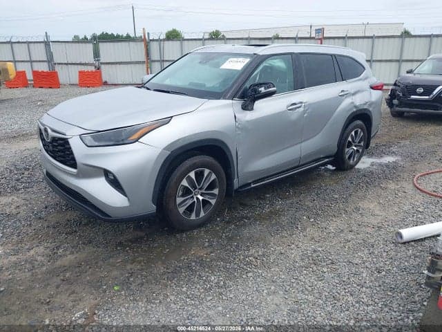 2023 TOYOTA HIGHLANDER XLE 2