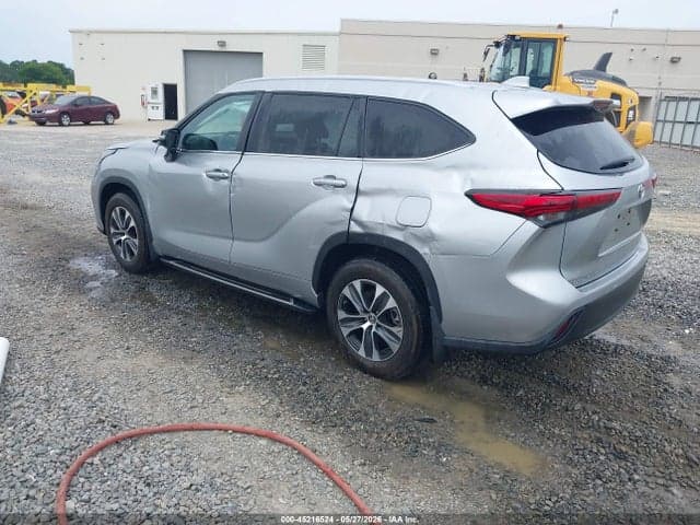 2023 TOYOTA HIGHLANDER XLE 3
