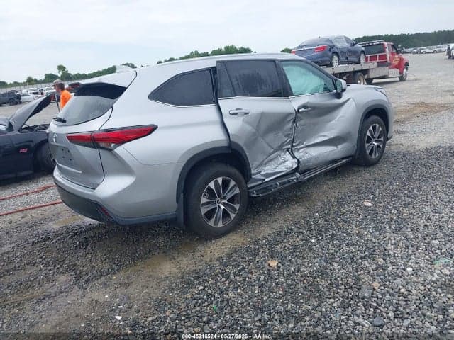 2023 TOYOTA HIGHLANDER XLE 4