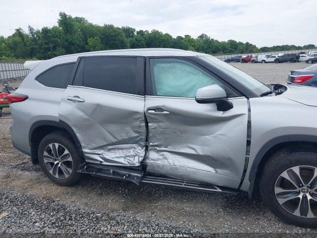 2023 TOYOTA HIGHLANDER XLE 6