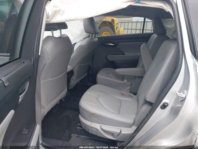 2023 TOYOTA HIGHLANDER XLE 8