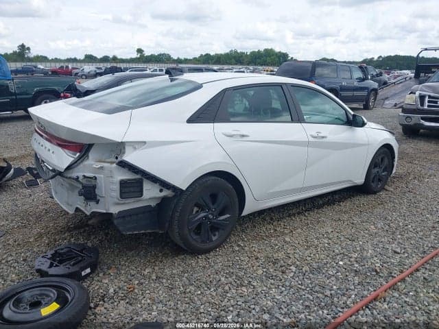 2023 HYUNDAI ELANTRA SEL 4