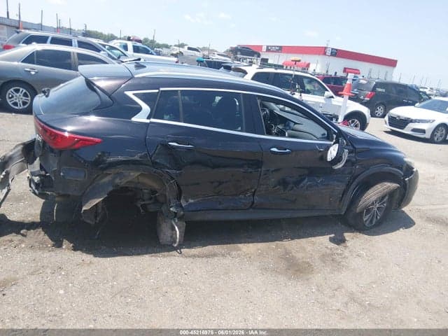 2017 INFINITI QX30 LUXURY 14