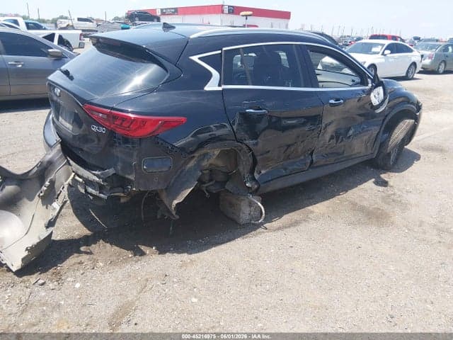 2017 INFINITI QX30 LUXURY 4
