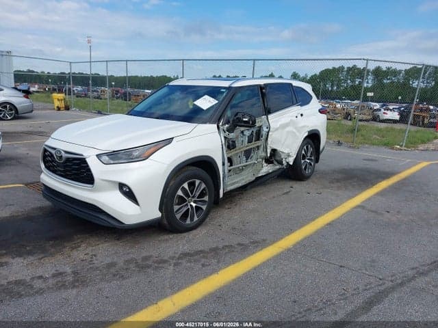 2021 TOYOTA HIGHLANDER XLE 2