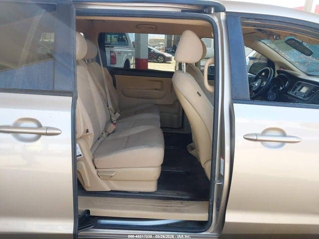2017 KIA SEDONA LX 8